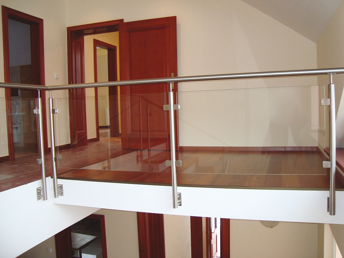 Endpfosten, Seitenverankerung - links - grade