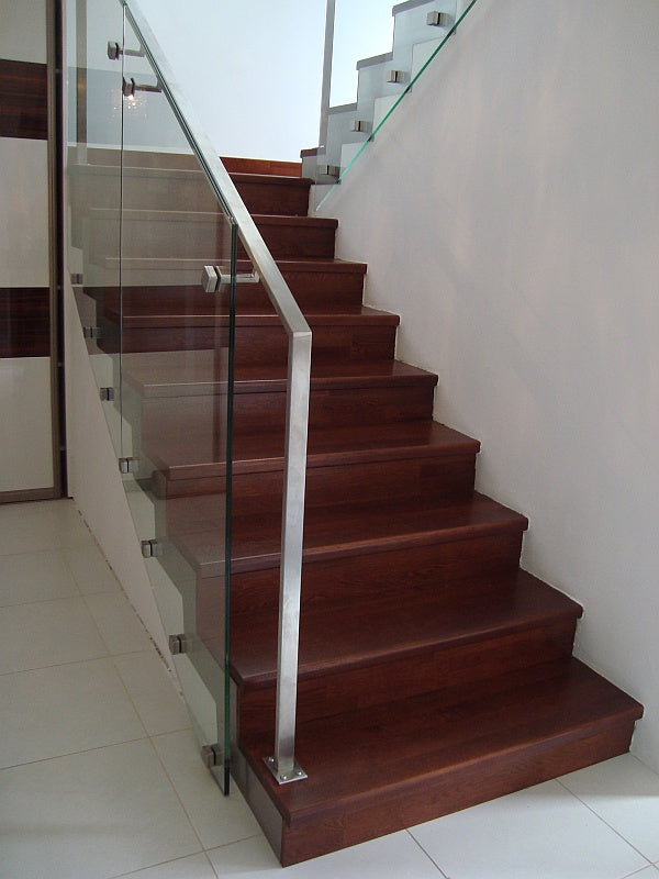 Handlaufhalter an die Wand