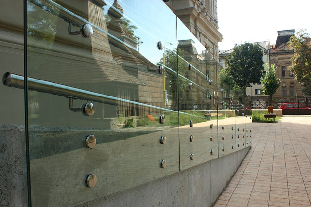 Halter für Glas